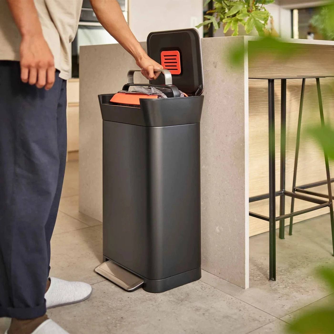 Titan 30L  Black Trash Compactor